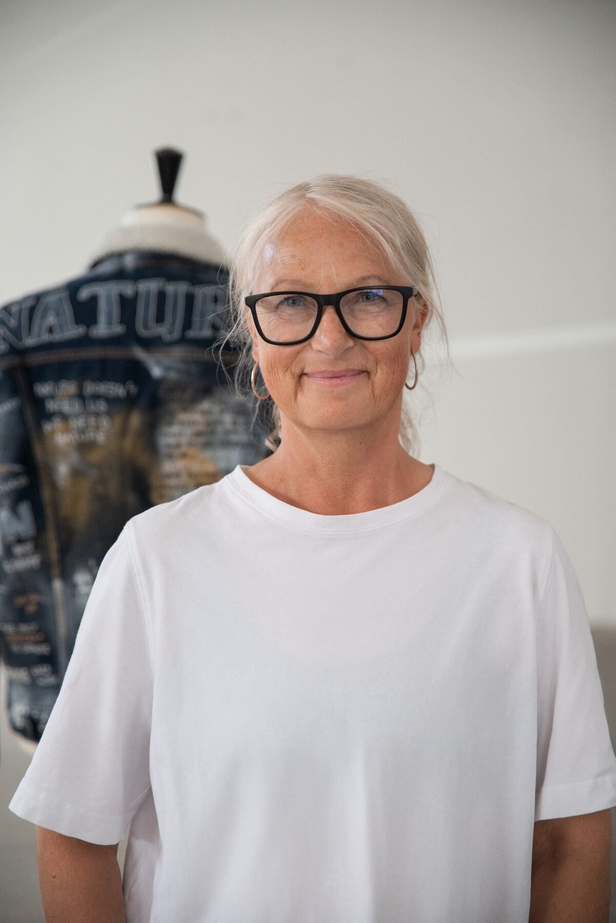 Malin Indigo Berglund, founder of Denimrebels, in front of a hand-painted denim jacket